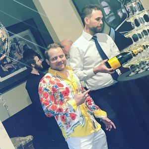 Meet your Posher, Adam